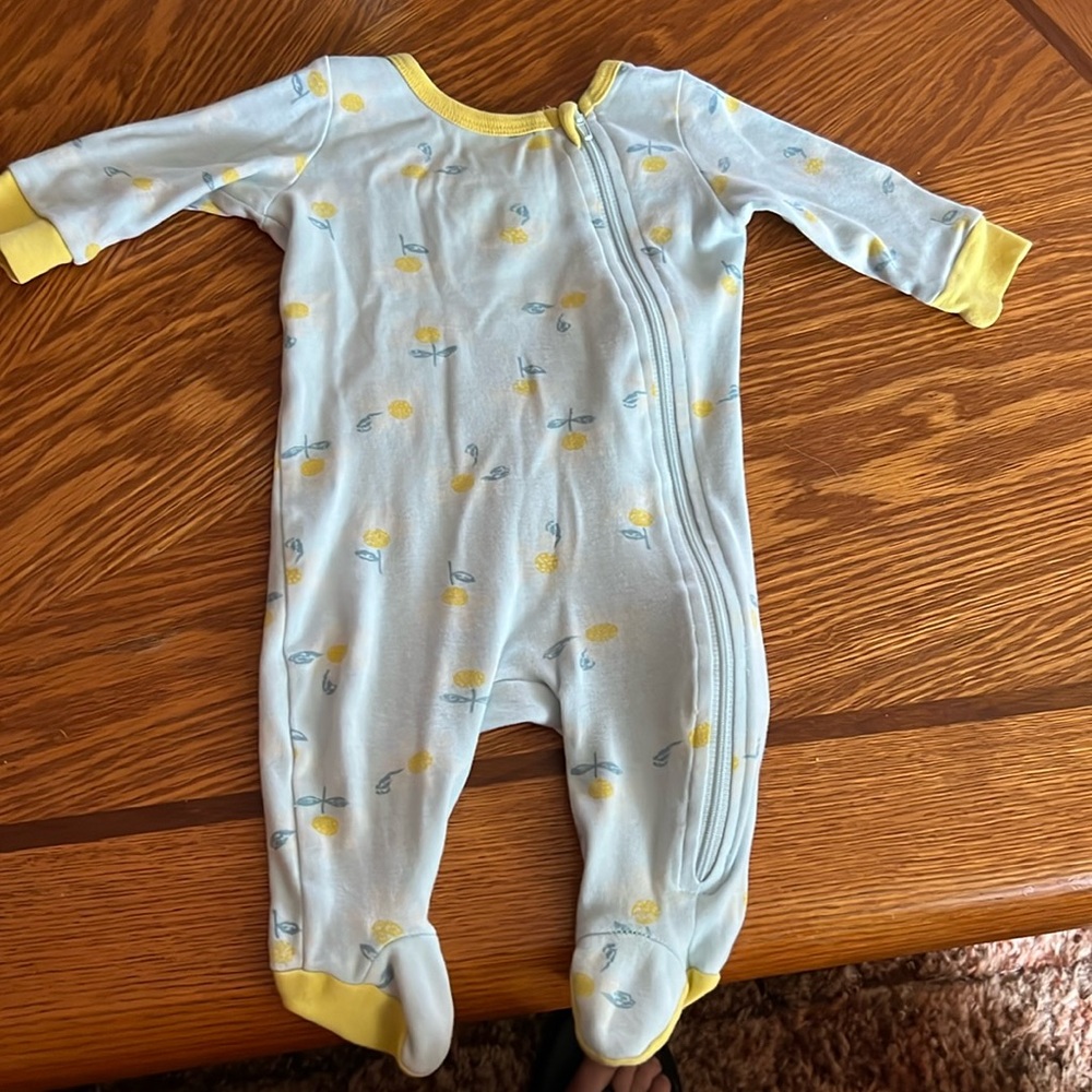Cute, adorable daisy onsie!